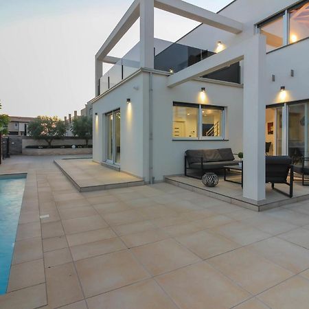 Modern Villa Nerina With Private Pool Near Pula Exterior photo